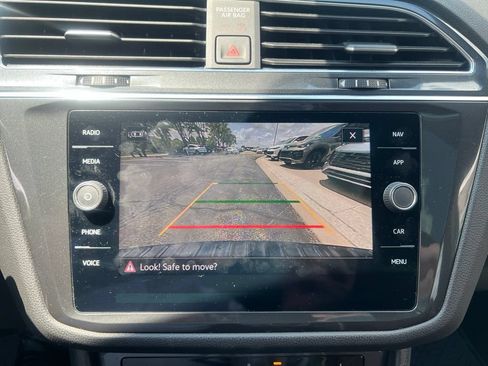 Used 2022 Volkswagen Tiguan SEL R-Line AWD/4WD image 32