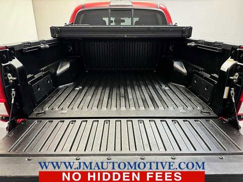 Used 2017 Toyota Tacoma SR5 image 11