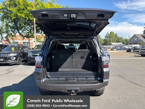 Used 2017 Toyota 4Runner SR5 AWD/4WD image 30