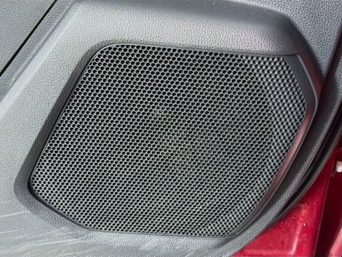 Used 2022 Toyota Highlander XLE image 19