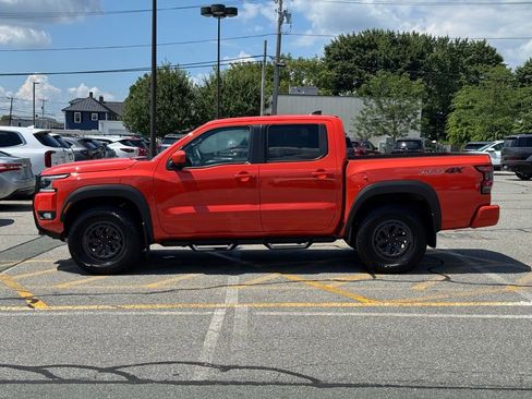Used 2025 Nissan Frontier PRO-4X image 2