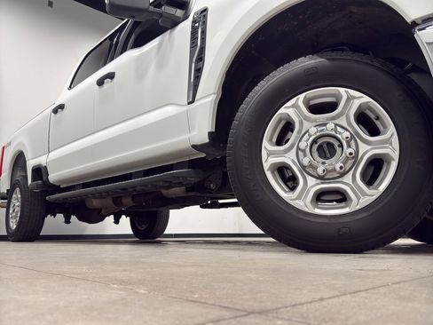 Used 2025 Ford F250 XLT image 2