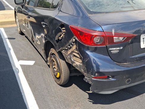 Used 2017 MAZDA MAZDA3 Sport FWD image 12