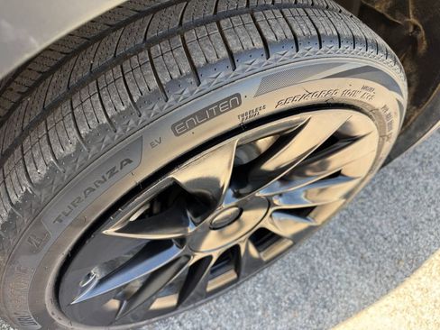 Used 2022 Tesla Model Y Long Range AWD/4WD image 18