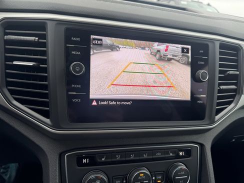 Used 2021 Volkswagen Atlas Cross Sport SE w/ Panoramic Sunroof Package image 25