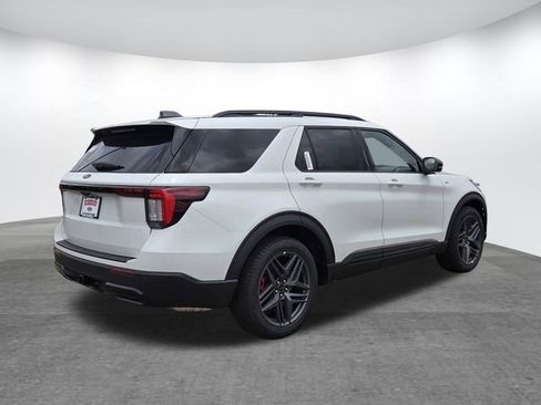 New 2026 Ford Explorer ST-Line RWD image 2