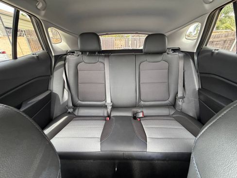 Used 2025 Chevrolet Trax LT image 38