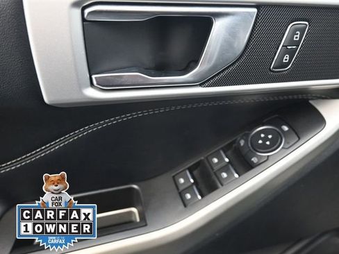 Used 2022 Ford Explorer XLT image 14