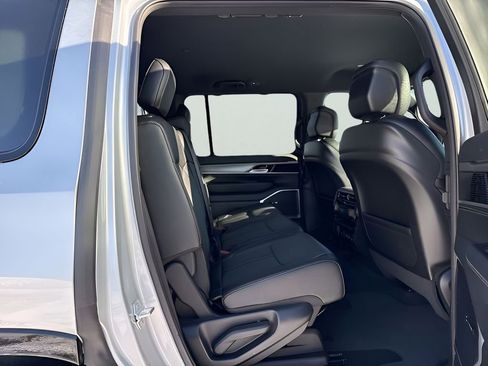 New 2026 Jeep Grand Wagoneer Limited w/ Convenience Group I image 38