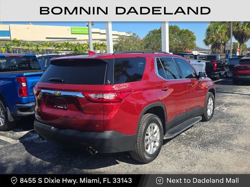Used 2021 Chevrolet Traverse LT image 3