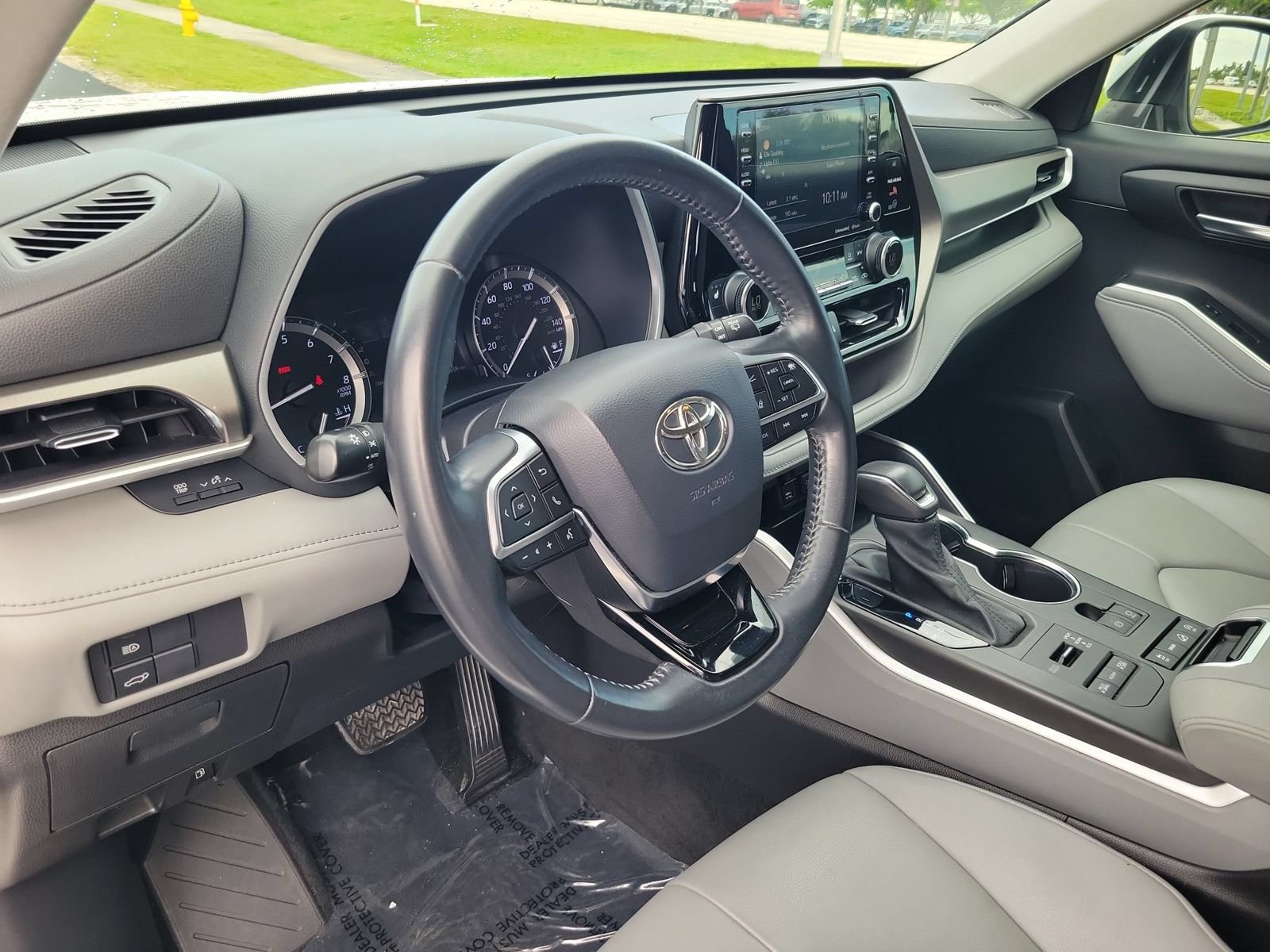 Used 2020 Toyota Highlander XLE AWD/4WD image 19