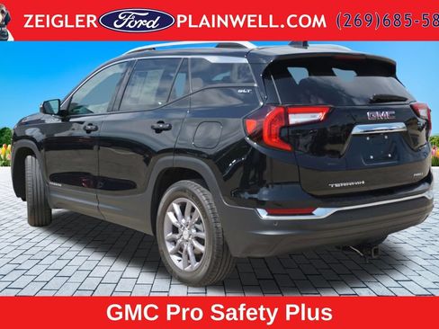 Used 2022 GMC Terrain SLT w/ Tech Package AWD/4WD image 3