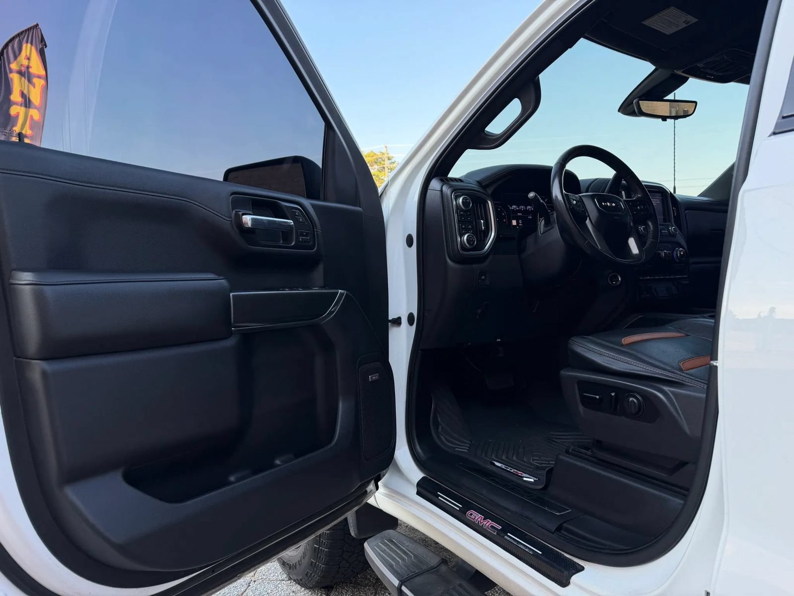 Used 2020 GMC Sierra 1500 AT4 w/ AT4 Premium Package AWD/4WD image 12