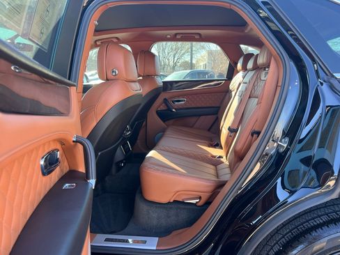 Used 2019 Bentley Bentayga image 19