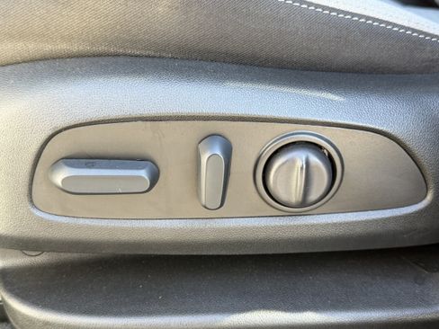 Used 2023 Chevrolet Equinox LT FWD image 16