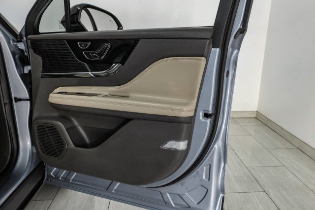 Used 2022 Lincoln Corsair FWD image 35