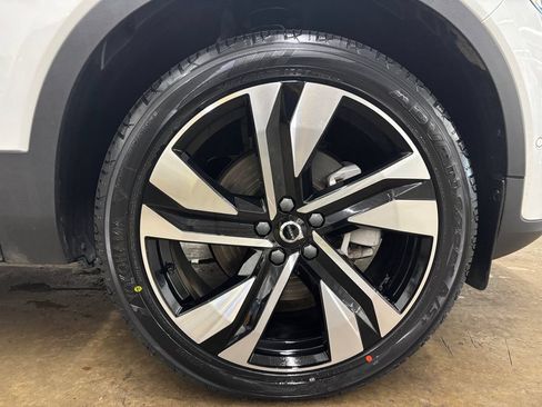 Certified 2024 Volvo XC40 B5 Plus w/ Climate Package AWD/4WD image 34