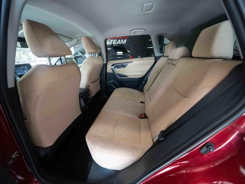 Used 2019 Toyota RAV4 LE w/ All Weather Liner Package AWD/4WD image 23