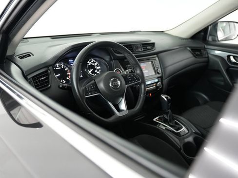 Used 2020 Nissan Rogue SV FWD image 6
