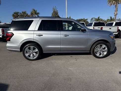Used 2024 Ford Expedition Platinum AWD/4WD image 2