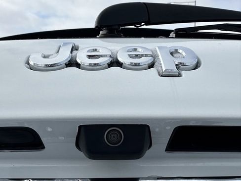 Used 2020 Jeep Cherokee Limited w/ Technology Group image 16