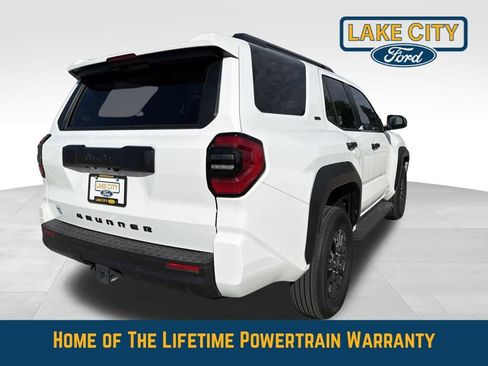 Used 2025 Toyota 4Runner SR5 AWD/4WD image 5