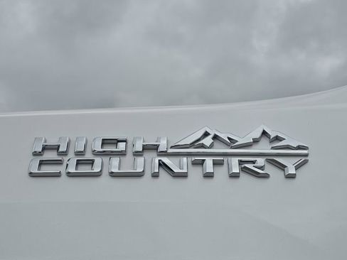 Used 2025 Chevrolet Silverado 3500 High Country w/ High Country Premium Package AWD/4WD image 10