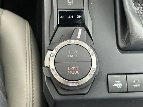 Used 2024 Toyota Tacoma Limited AWD/4WD image 28