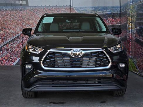 Certified 2026 Toyota Highlander Limited AWD/4WD image 3
