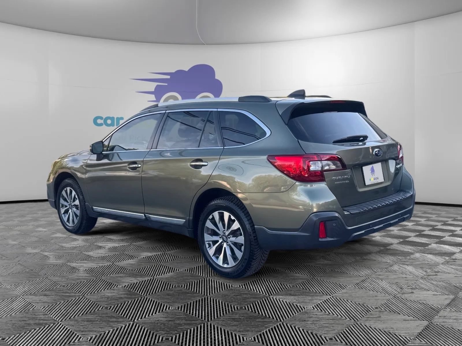 Used 2019 Subaru Outback 2.5i Touring AWD/4WD image 3