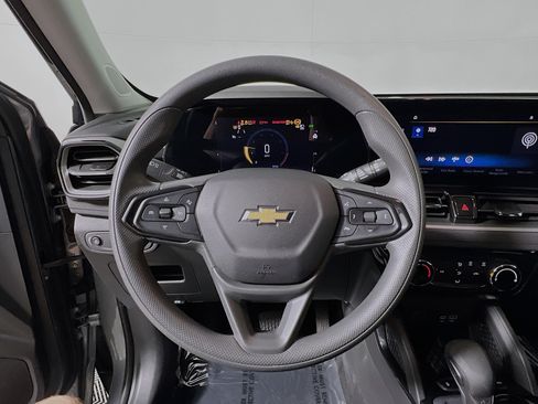 Used 2025 Chevrolet TrailBlazer LT AWD/4WD image 18