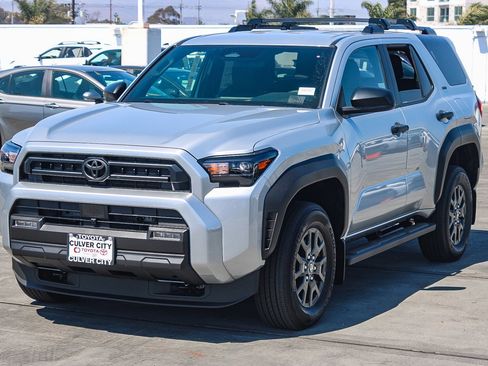 New 2026 Toyota 4Runner SR5 AWD/4WD image 3