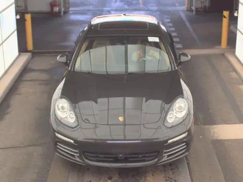 Used 2016 Porsche Panamera image 2