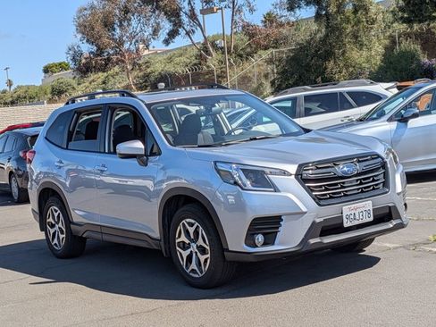 Used 2023 Subaru Forester Premium image 3