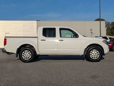 Used 2017 Nissan Frontier SV w/ SV Value Truck Package image 3