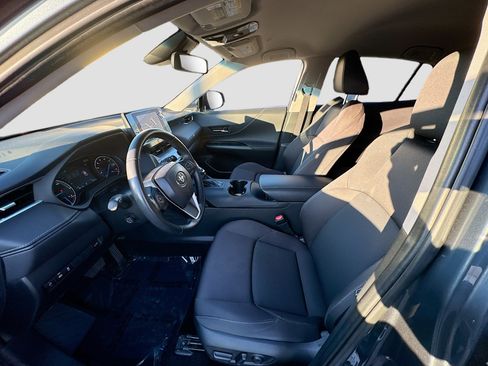 Used 2023 Toyota Venza LE AWD/4WD image 17