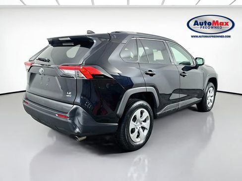 Used 2021 Toyota RAV4 LE AWD/4WD image 2