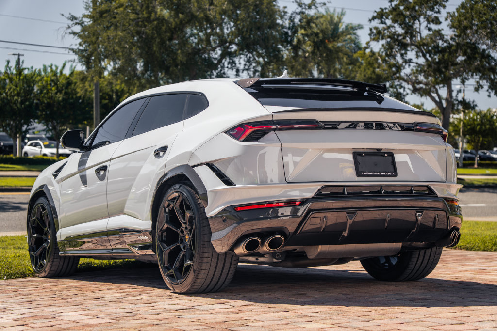 Used 2024 Lamborghini Urus Performante AWD/4WD image 3