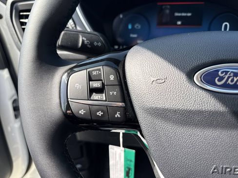 New 2025 Ford Escape SE w/ PHEV Premium Package FWD image 17