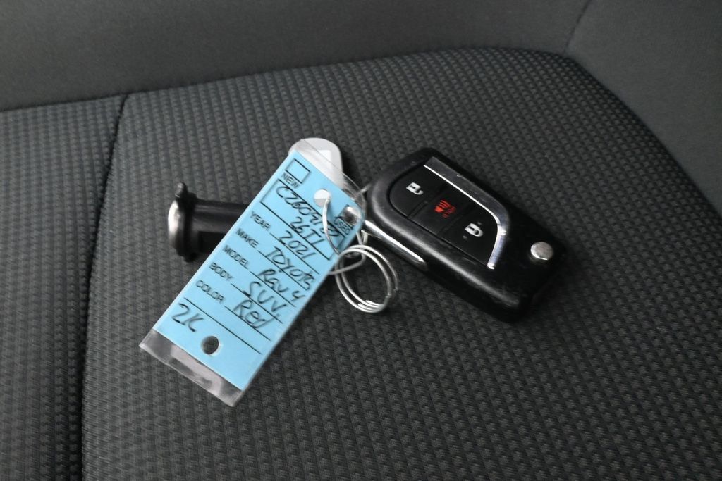 Used 2021 Toyota RAV4 LE FWD image 20