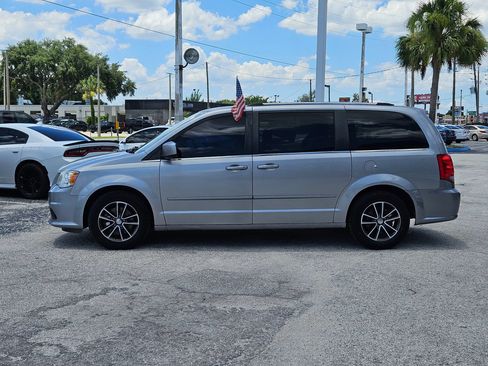 Used 2017 Dodge Grand Caravan SXT FWD image 5