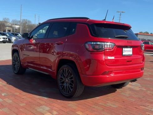 Used 2022 Jeep Compass Limited image 9