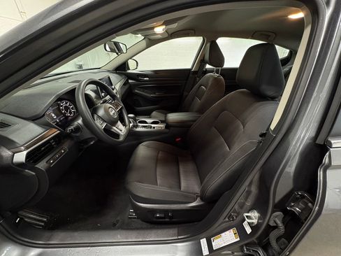 Used 2024 Nissan Altima 2.5 SV image 18