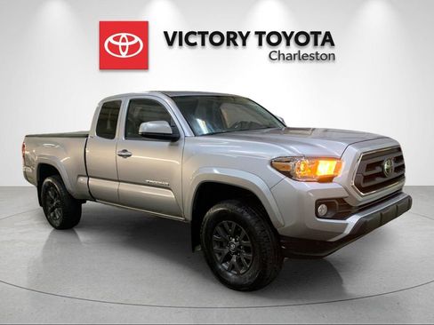 Used 2022 Toyota Tacoma SR5 w/ SR5 Appearance Package (SM) AWD/4WD image 5