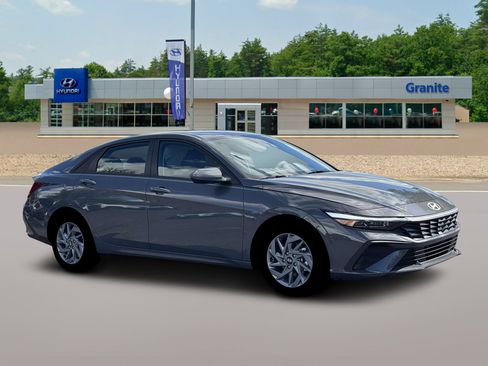 New 2026 Hyundai Elantra Hybrid FWD image 10