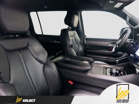 Used 2024 Jeep Wagoneer Series III image 30