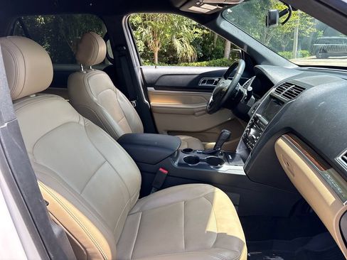 Used 2017 Ford Explorer Limited FWD image 28