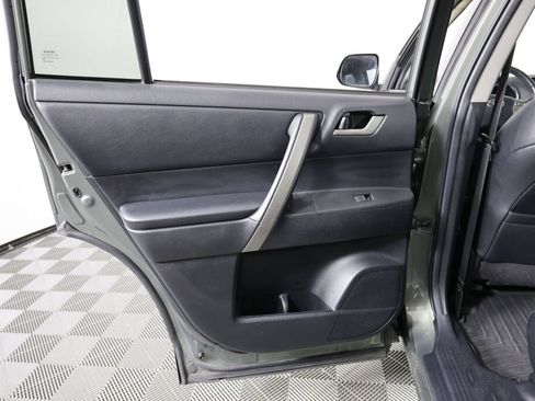 Used 2010 Toyota Highlander SE AWD/4WD image 16
