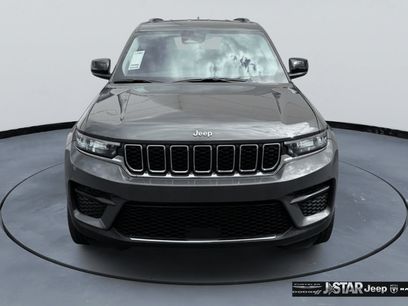 Used 2023 Jeep Grand Cherokee Laredo