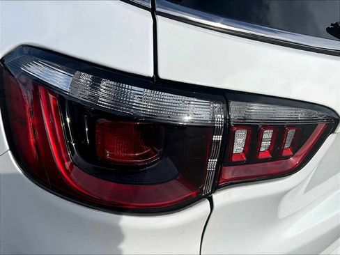 Used 2022 Jeep Compass Limited image 32